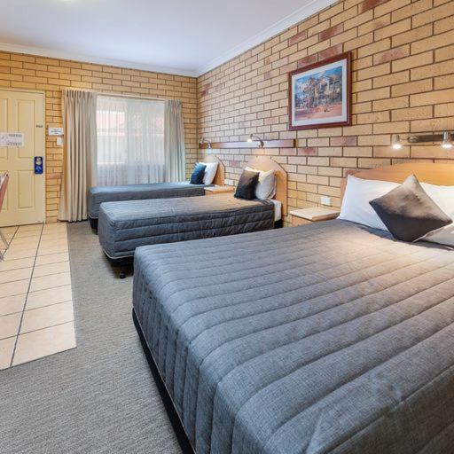 Roma Mid Town Motor Inn Екстериор снимка