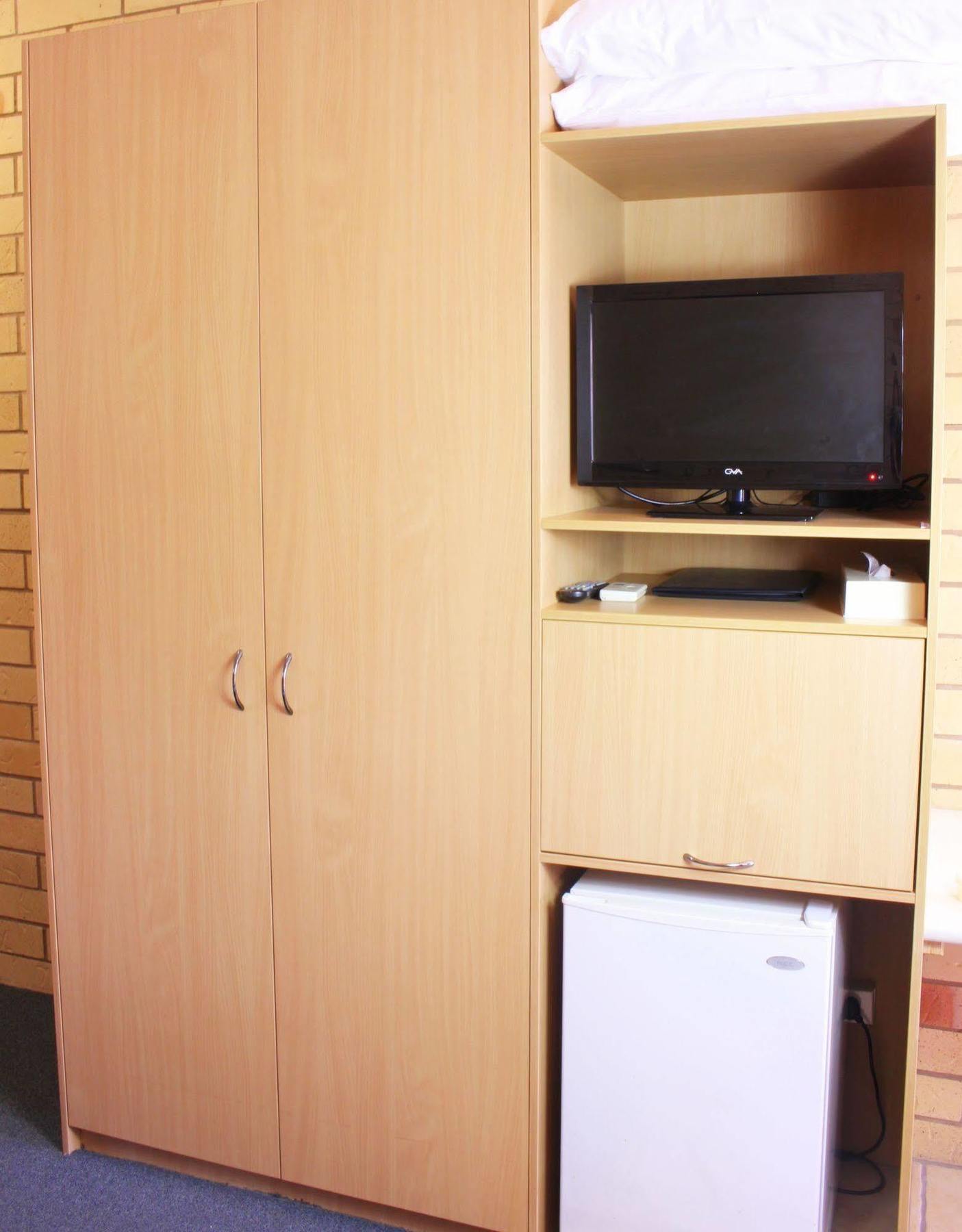 Roma Mid Town Motor Inn Екстериор снимка