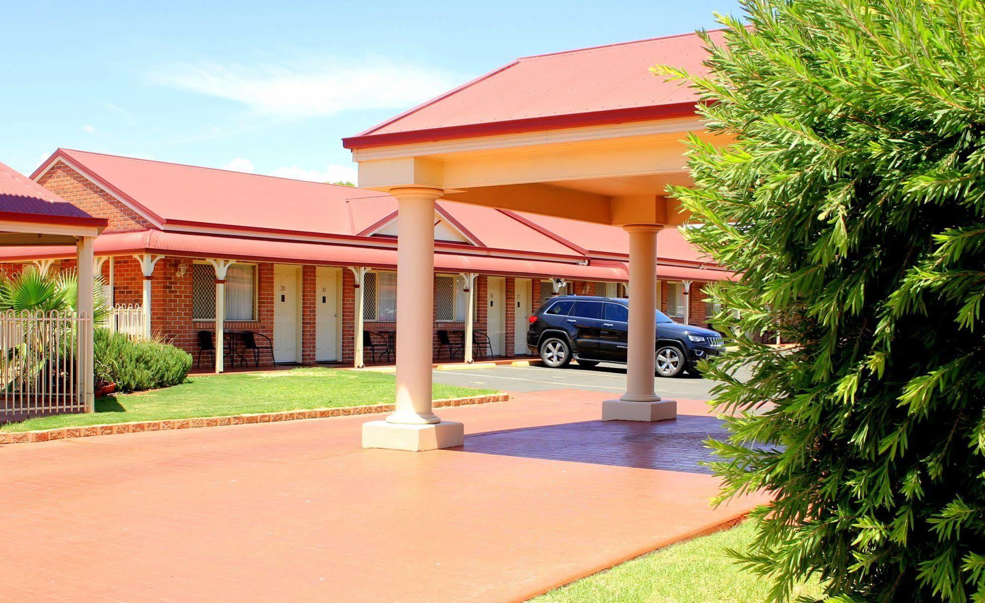 Roma Mid Town Motor Inn Екстериор снимка